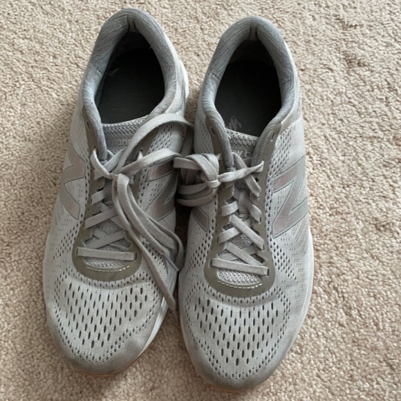 New Balance grey sneakers size 8 - Picture 2 of 5